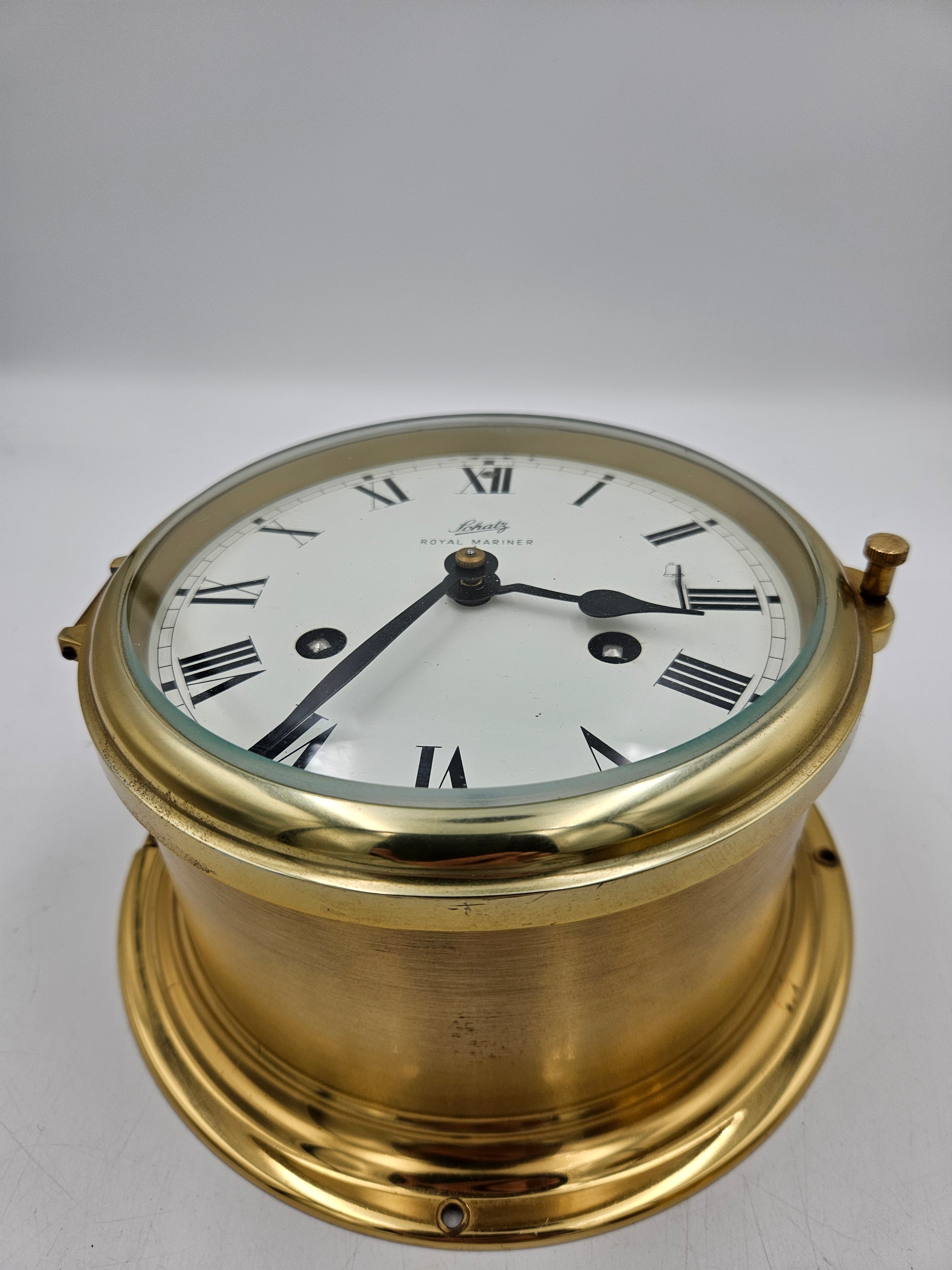 Skibsur og barometer.
